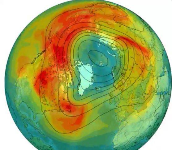 Над Арктикой затянулась огромная озоновая дыра