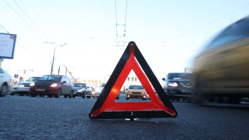 Более 15 машин пострадали в массовом ДТП в Ленобласти