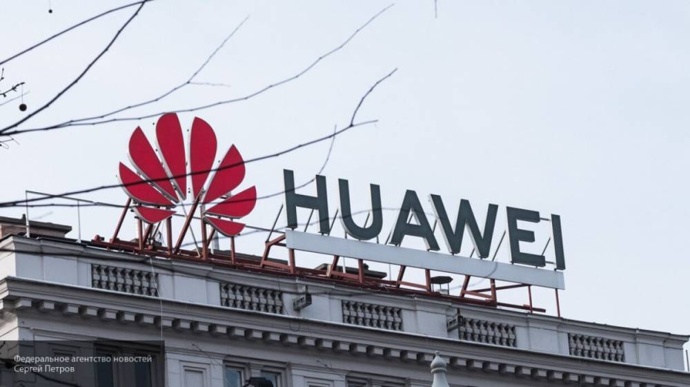 Huawei запустит в России бесконтактную оплату платежей на своих смартфонах