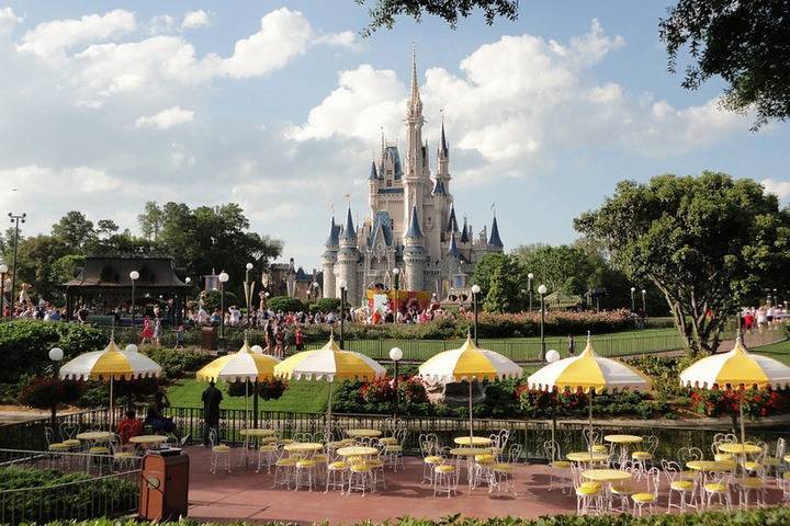 Disney собралась отправить своих работников в неоплачиваемый отпуск