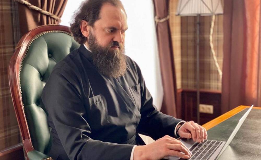 В РПЦ предложили отпускать грехи через Skype