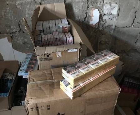 В Тюмени полицейские накрыли склад нелегальных сигарет на 18 тыс. пачек