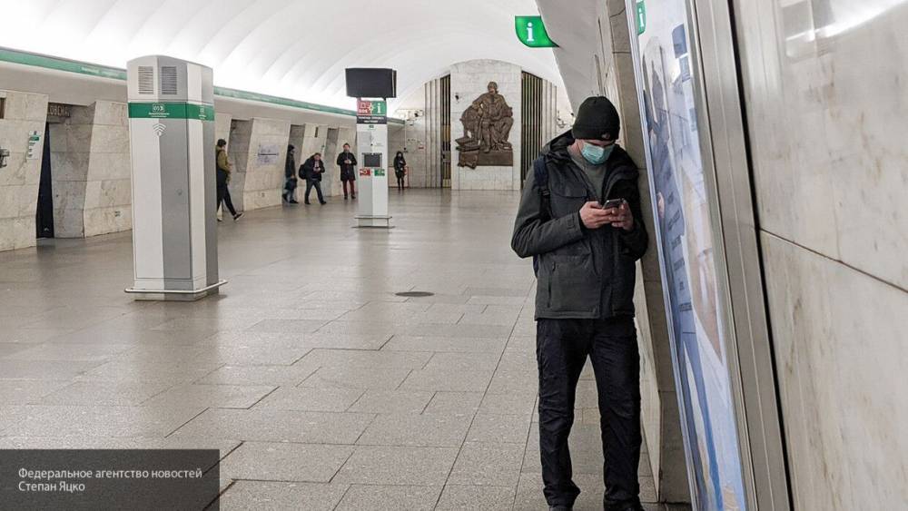 Трое мужчин избили и ограбили студента Политеха у метро в Петербурге