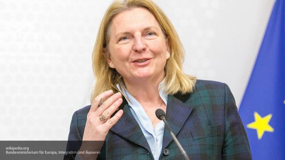 Экс-глава МИД Австрии Карин Кнайсль обвинила супруга в домашнем насилии