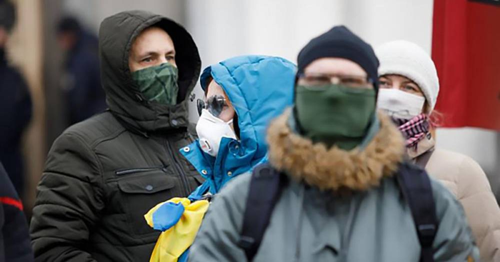 На Украине запретили ходить по улицам более двух человек вместе