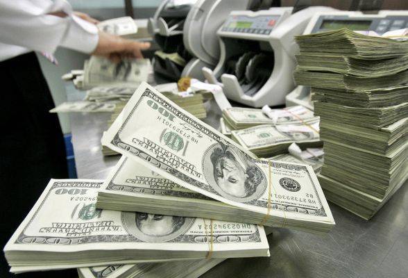 Минфин продаст валюту из ФНБ на 77,8 млрд рублей