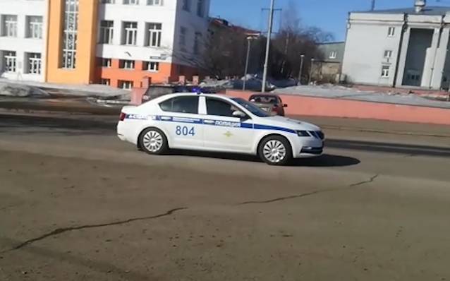 Кузбассовцам объяснили, почему полицейские авто теперь всегда ездят с проблесковыми маячками