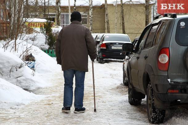 Работающие россияне старше 65 лет получат право уйти на больничный до 19 апреля