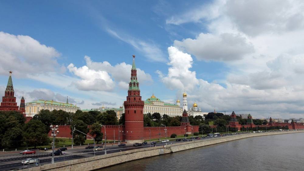 В Кремле допустили сокращение нерабочих дней в апреле