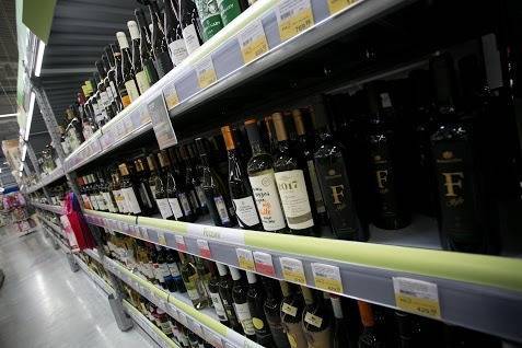 Минпромторг попросил губернаторов не ограничивать торговлю спиртным