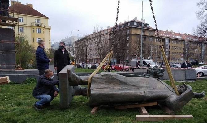 В чешской столице демонтировали памятник маршалу Ивану Коневу