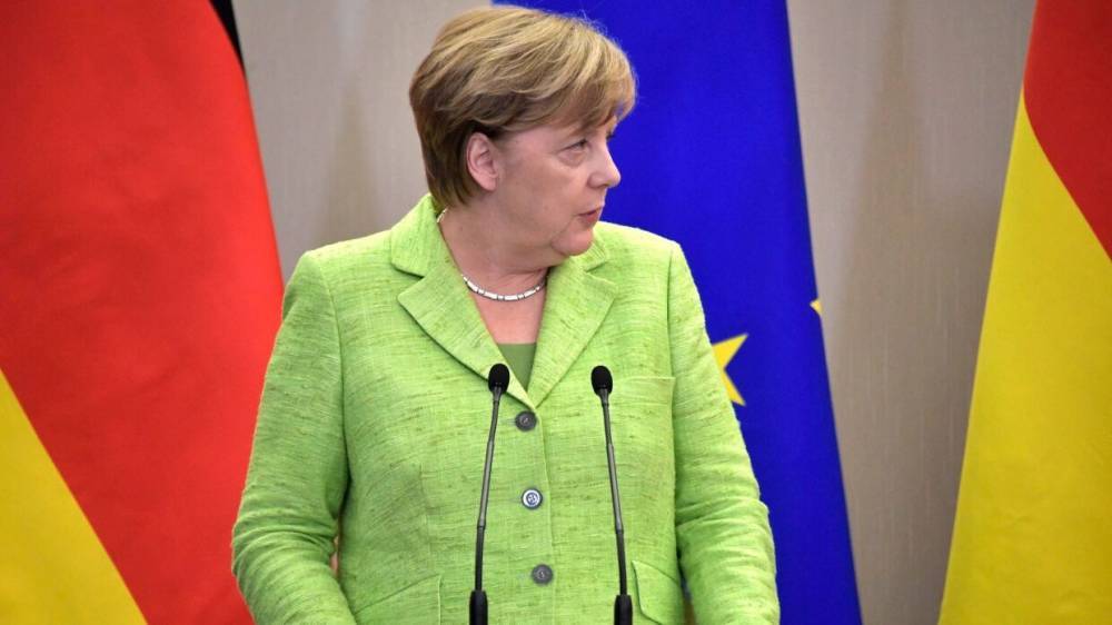 Меркель вернулась к работе после карантина