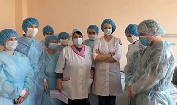 Петербургские врачи записали видеообращение, в котором рассказали о нехватке средств защиты