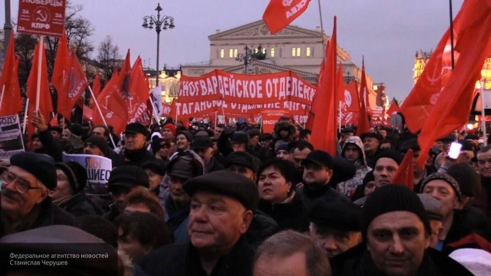 Федоров призвал власти применить жесткие меры к КПРФ за митинги во время пандемии