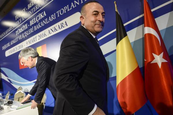 Турция хлопнула дверью: первая онлайн-конференция НАТО завершилась скандалом