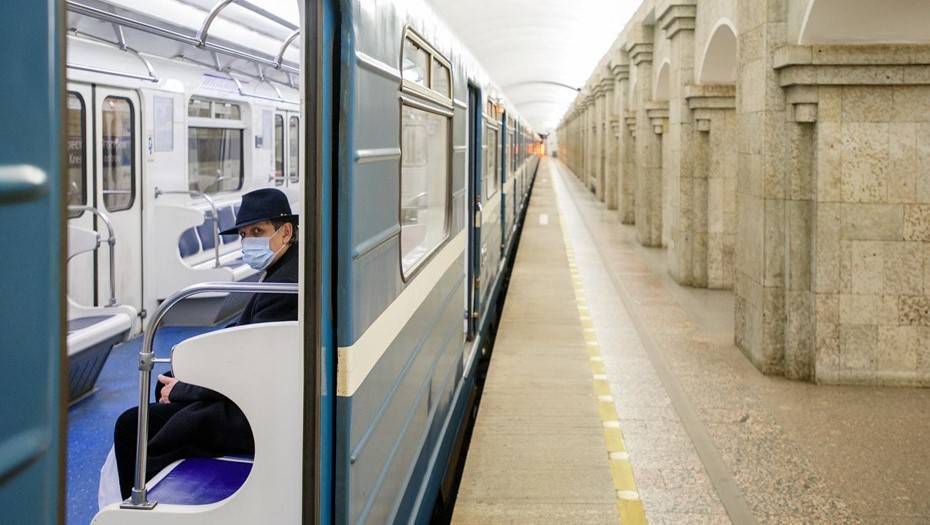 Пассажиропоток в петербургском метро сократился на 88%