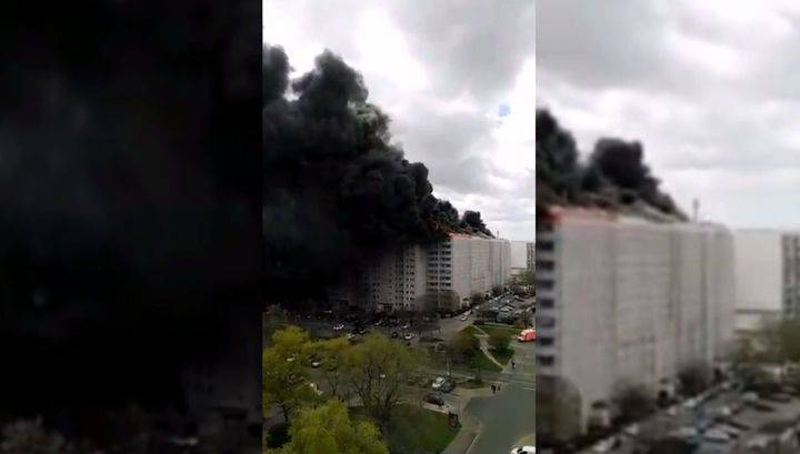 Мощный пожар охватил пять многоэтажек на северо-западе Берлина