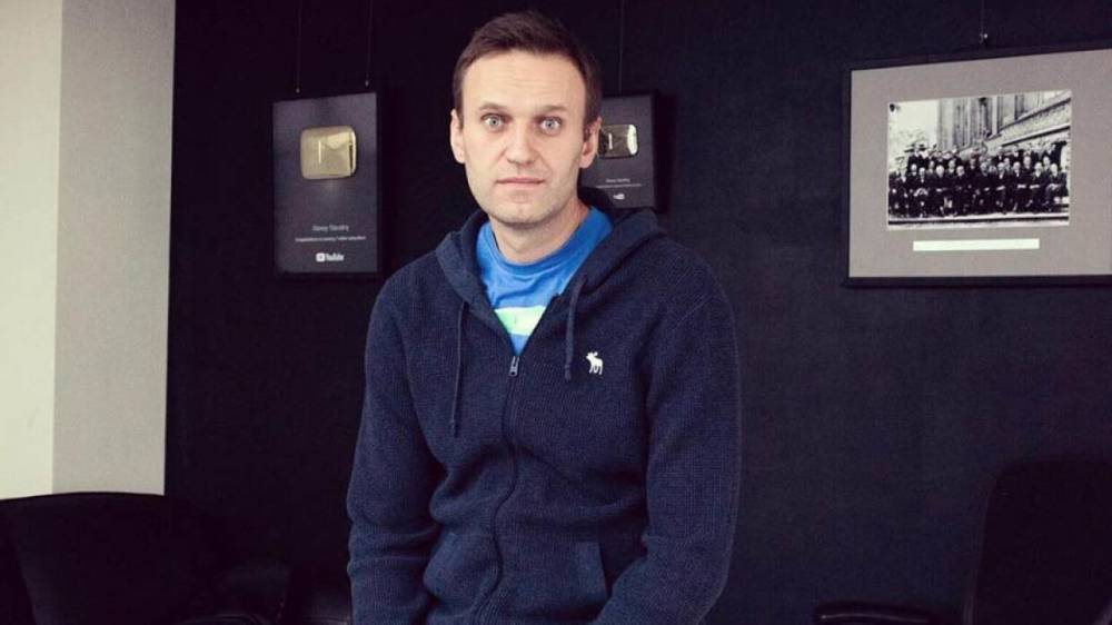 «Гоблин» и Серуканов призвали покончить с расположенным к Навальному YouTube