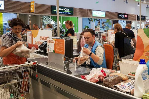 Не только у дома: россиянам разрешили ходить в гипермаркеты и сетевые магазины