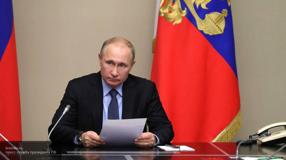 Владимир Путин подписал закон о кредитных каникулах из-за пандемии коронавируса