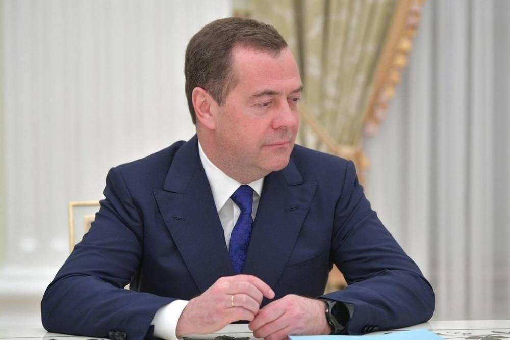 Путин включил Медведева в набсовет Роскосмоса