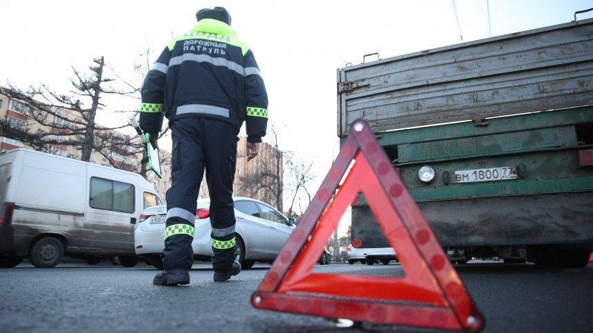 Нетрезвый водитель устроил ДТП в Петербурге и попытался сбежать от спасателей