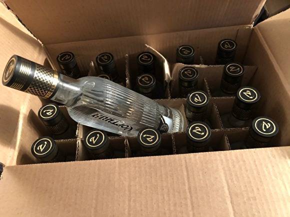 Полицейские нашли в гараже тюменца около 2 тыс. литров немаркированного алкоголя