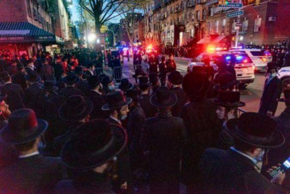 Полиция рассеяла «огромную» похоронную процессию евреев в Нью-Йорке