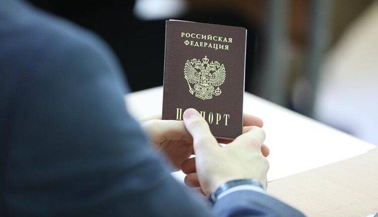 Россиянам с двойным гражданством разрешили выезжать из страны