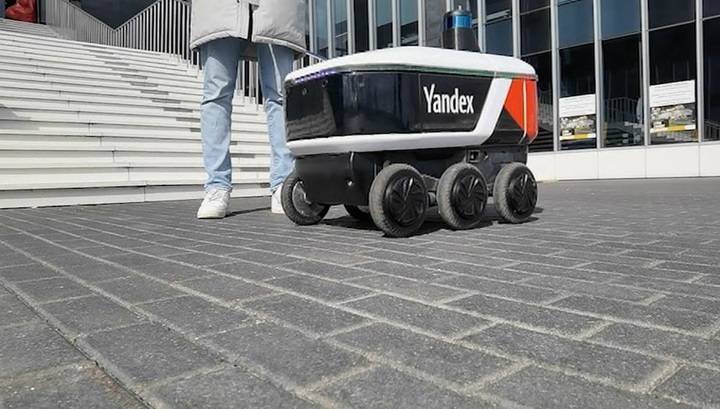 Вести.net: в Сколково наняли робота-курьера от "Яндекса"