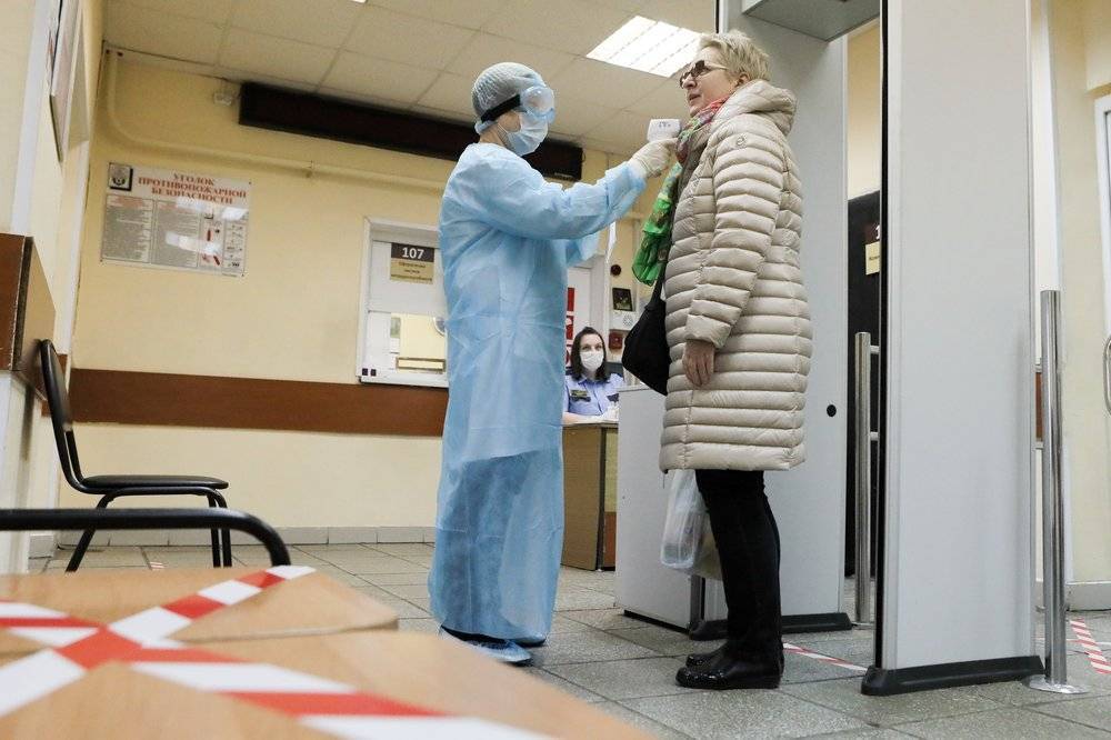 Ученые на три дня уменьшили прогнозируемый срок окончания пандемии в РФ