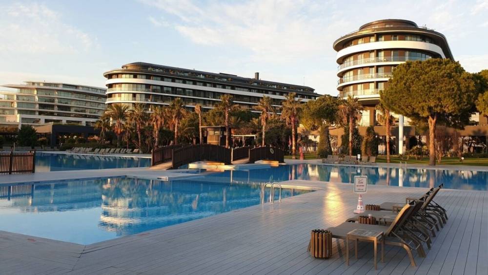 Политолог Хас считает, что отели Турции не отменят «все включено» из-за боязни банкротства
