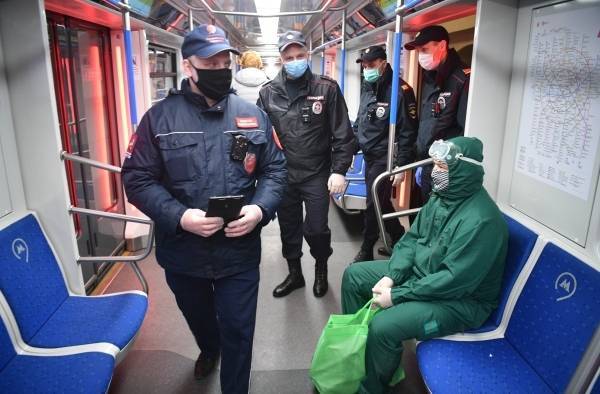 Пассажиров московского метро могут обязать носить маски