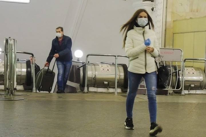 Пассажиров метро Москвы могут обязать носить маски