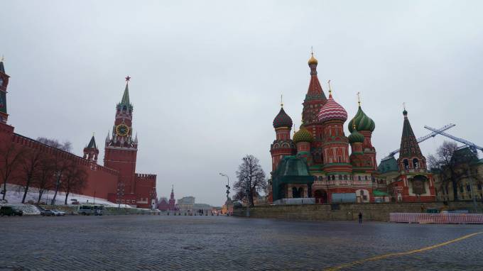 Кремль решит вопрос о выходе из самоизоляции "после майских"