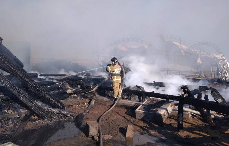 Восемь домов загорелись в Иркутской области