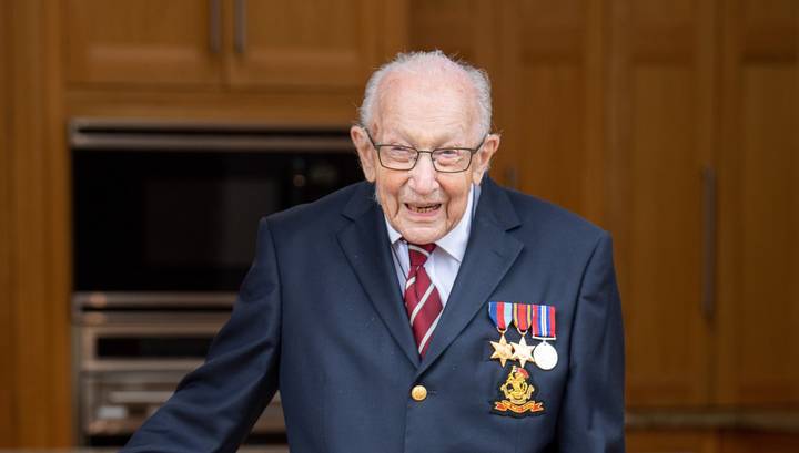 Британия празднует 100-летие ветерана, собравшего миллионы на борьбу с COVID-19