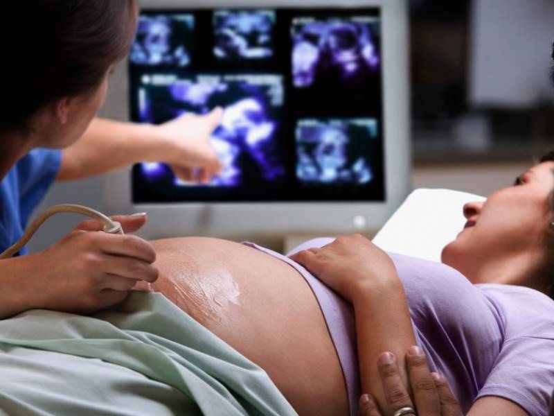 Женщина узнала о своей беременности за два месяца до родов благодаря посиневшему унитазу