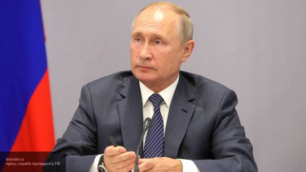 Путин поблагодарил волонтеров за помощь россиянам на фоне пандемии