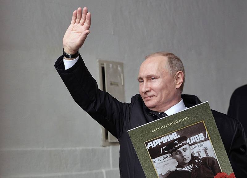 Путин отозвался на предложение 9 мая выйти к окну и спеть "День Победы"