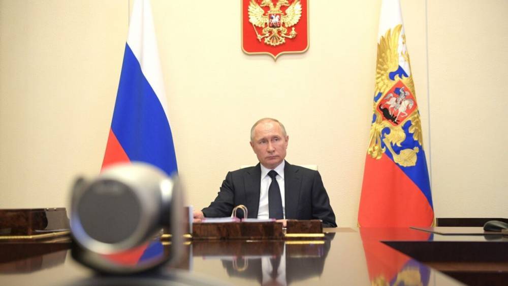 Путин поручил правительству представить четкие условия поддержки НКО