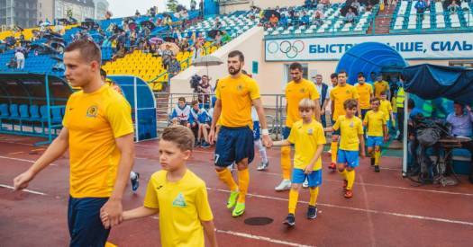 «Дать этим футбольным профи по 7500 рублей в месяц – как всем, кто потерял работу»