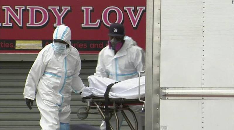 В Нью-Йорке в грузовиках и на полу похоронного бюро нашли десятки тел, которые хранились без морозильника
