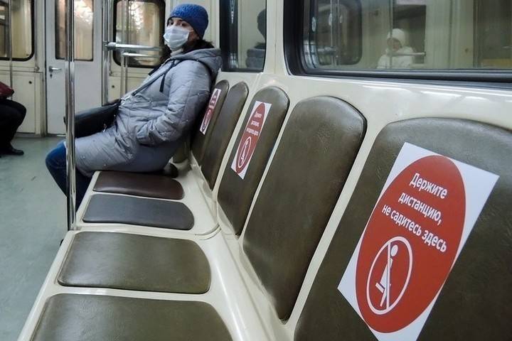 Собянин рекомендовал пассажирам метро носить маски и перчатки