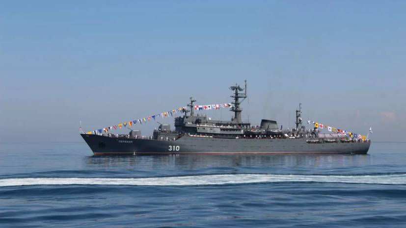Четыре боевых корабля примут участие в морском параде в Петербурге