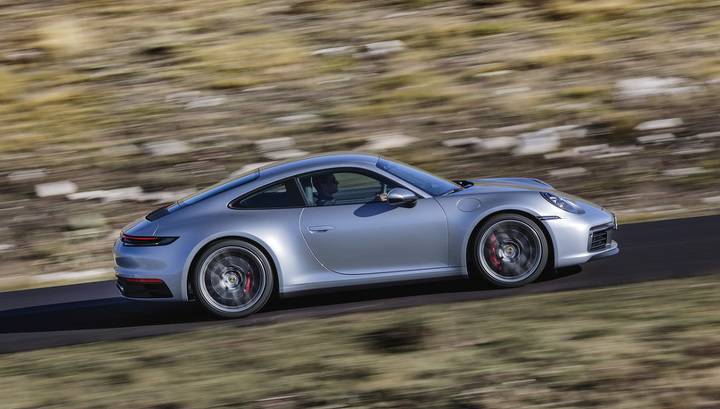 Новый Porsche 911 c "механикой" добрался до Европы