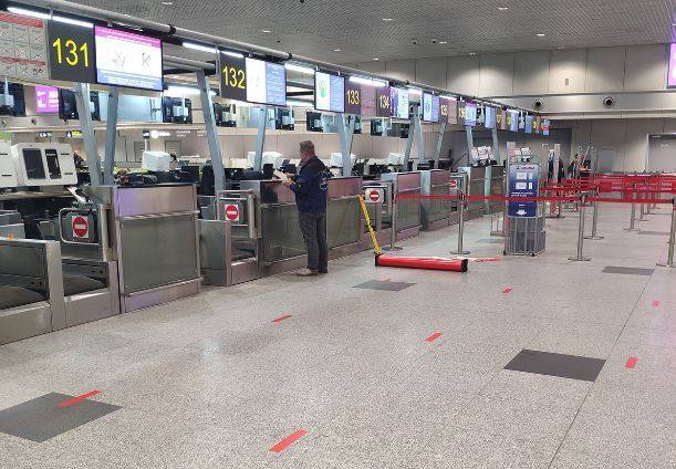 Почти 90 рейсов задержали и отменили в столичных аэропортах