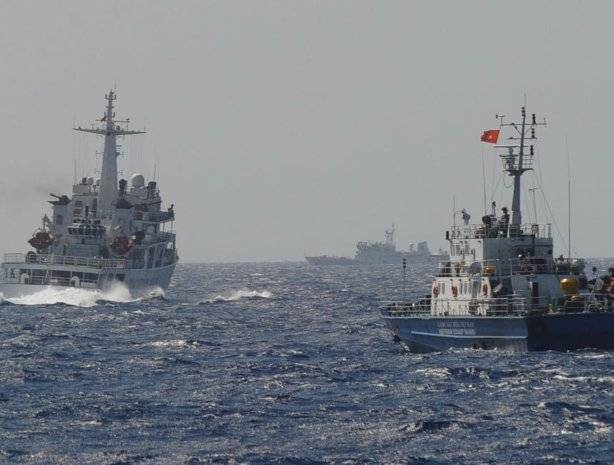 Китайский военный корабль пустил на дно вьетнамских рыбаков