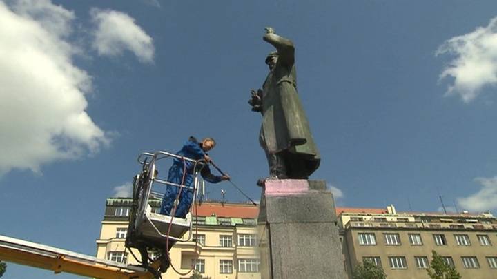 Пражский позор: власти города не смогли сдержать злорадства при сносе памятника маршалу Коневу