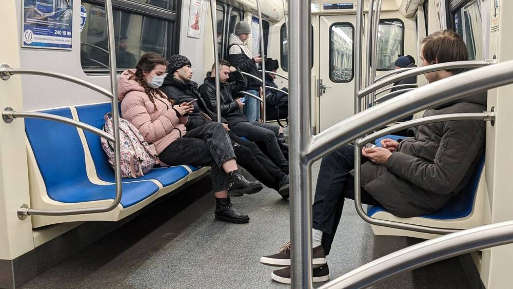 В петербургском метрополитене будут дезинфицировать проездные жетоны